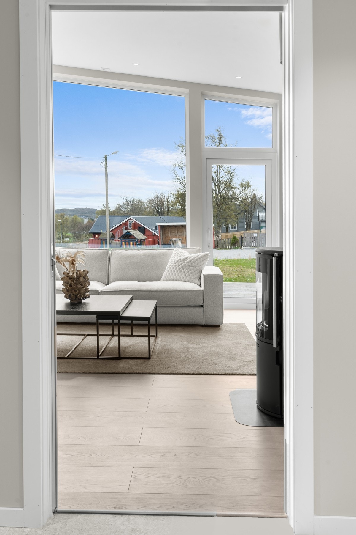 Boligen har korte avstander til barnehage, idrettsannlegg og barneskole. Galleribilde