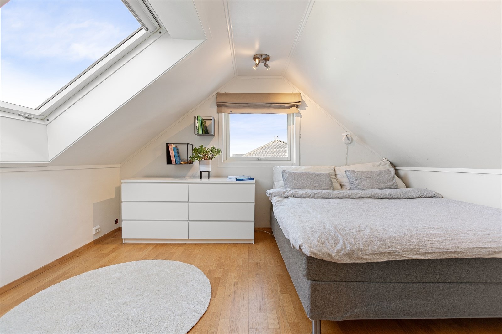 I øverste etasje er det 2 soverom! Galleribilde