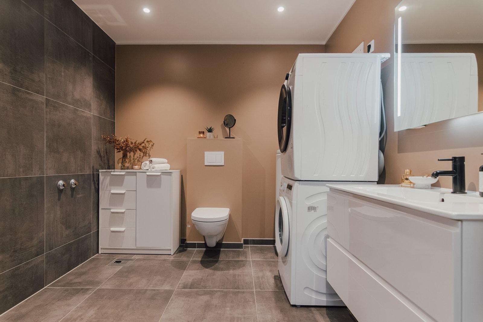 Delikat bad med varme i gulv. Galleribilde