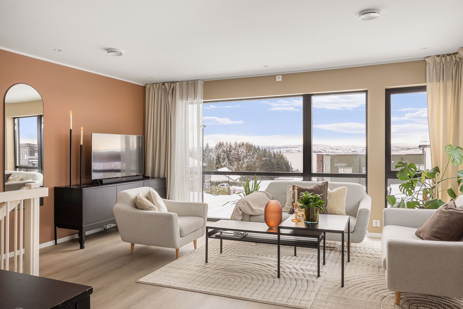 Mekleriet eiendomsmegling v/MAthilde Søderlund har gleden av å presentere Øvre Fiksnesvika 3A. Galleribilde