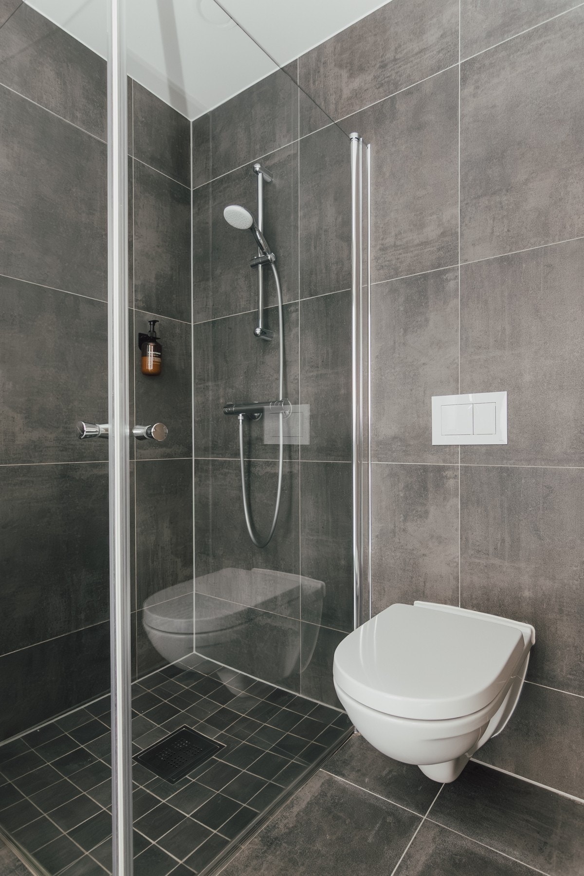 Boligen har ett bad i hver etasje. Galleribilde