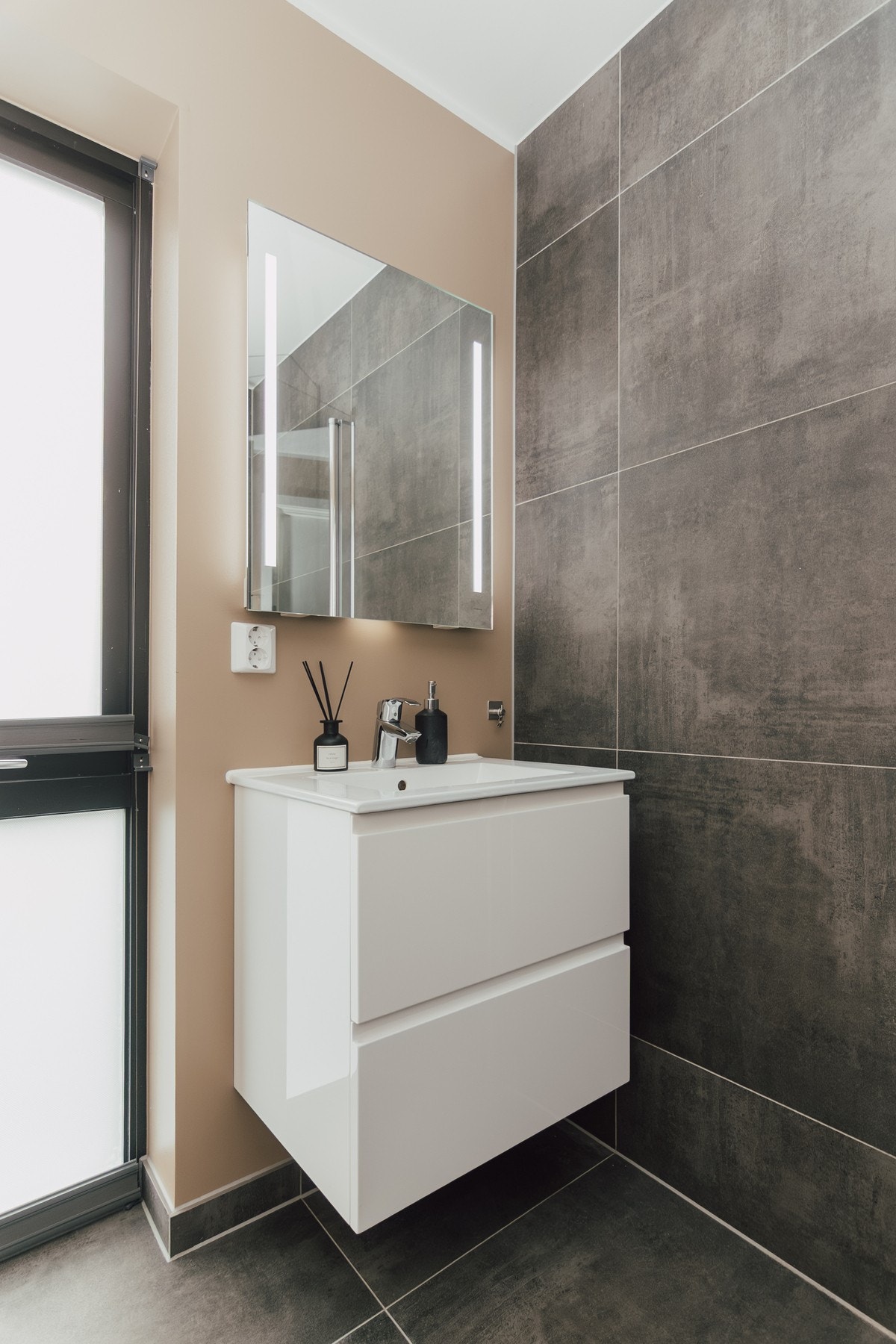 Flott bad med varme i gulv. Galleribilde