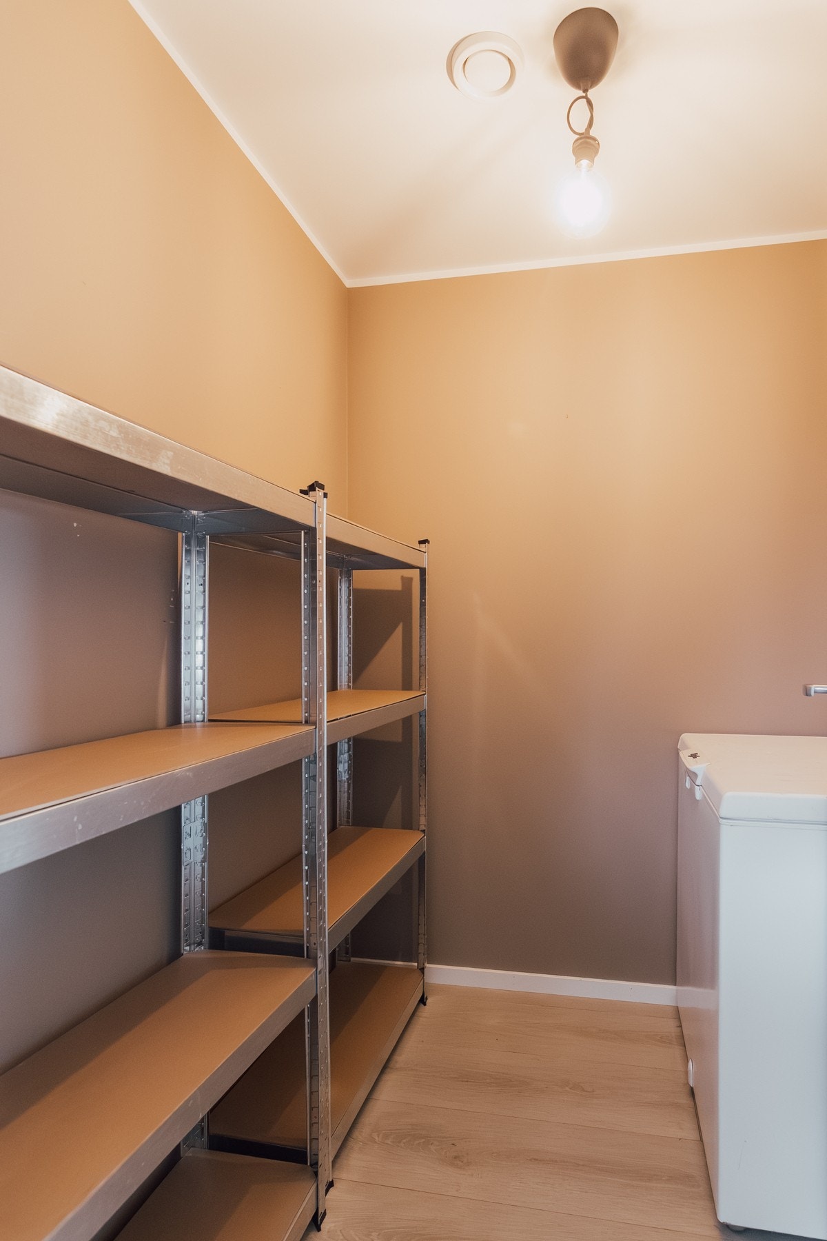 Praktisk innvendig bod på 2,7 m². Galleribilde