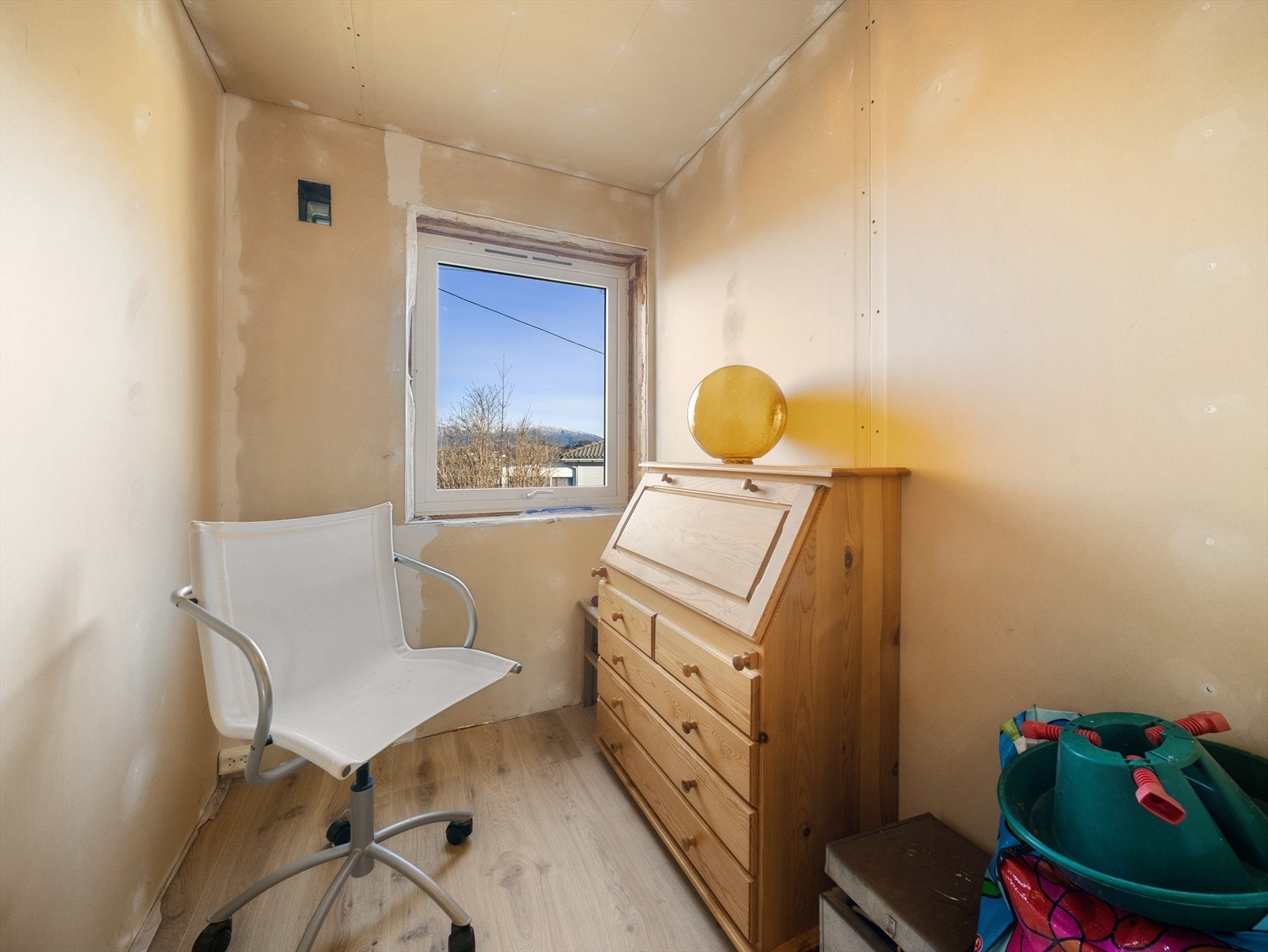 Delvis innredet rom i hovedetasje. Galleribilde