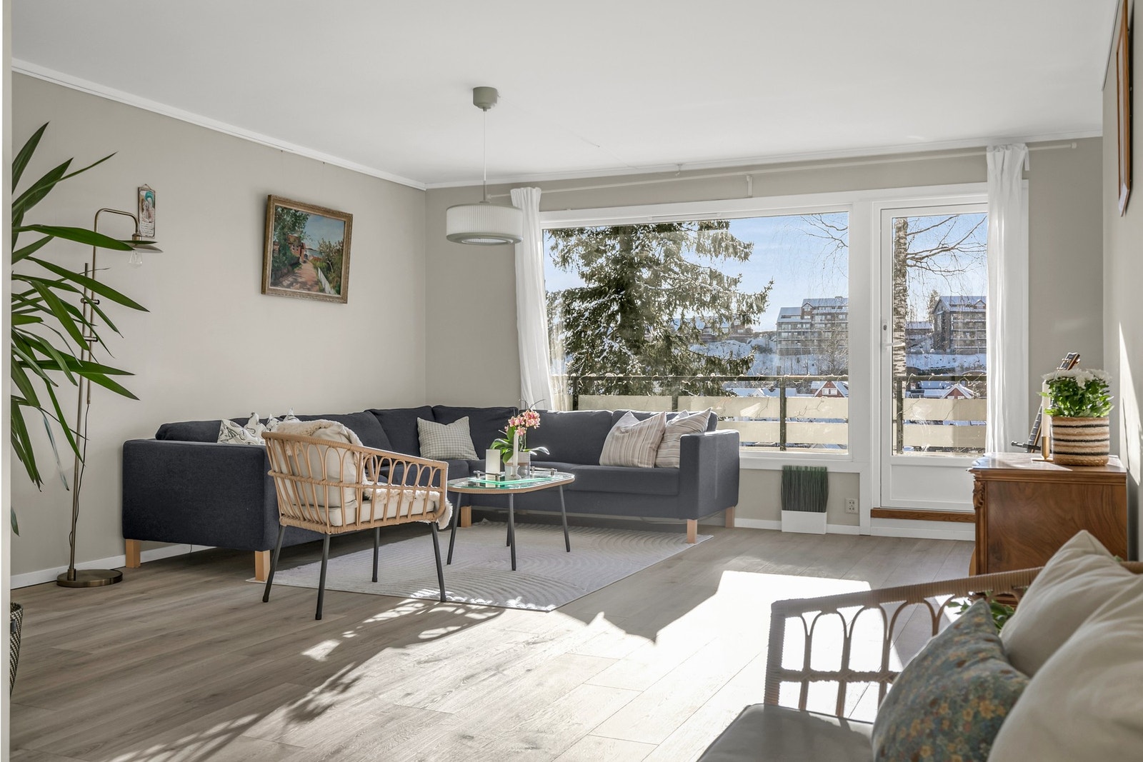 Nye vinduer i hele leiligheten samt balkongdør i 2011. Galleribilde