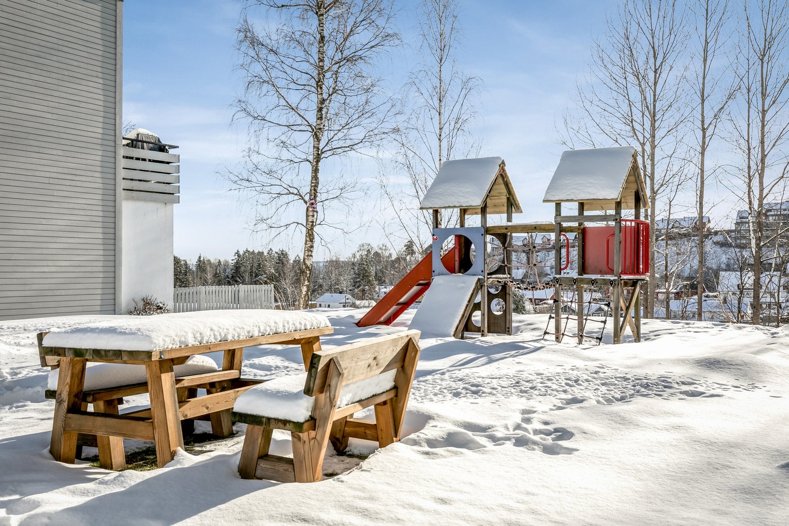 Området passer spesielt godt for barnefamilier, og det er lekeplass rett ved huset. Galleribilde