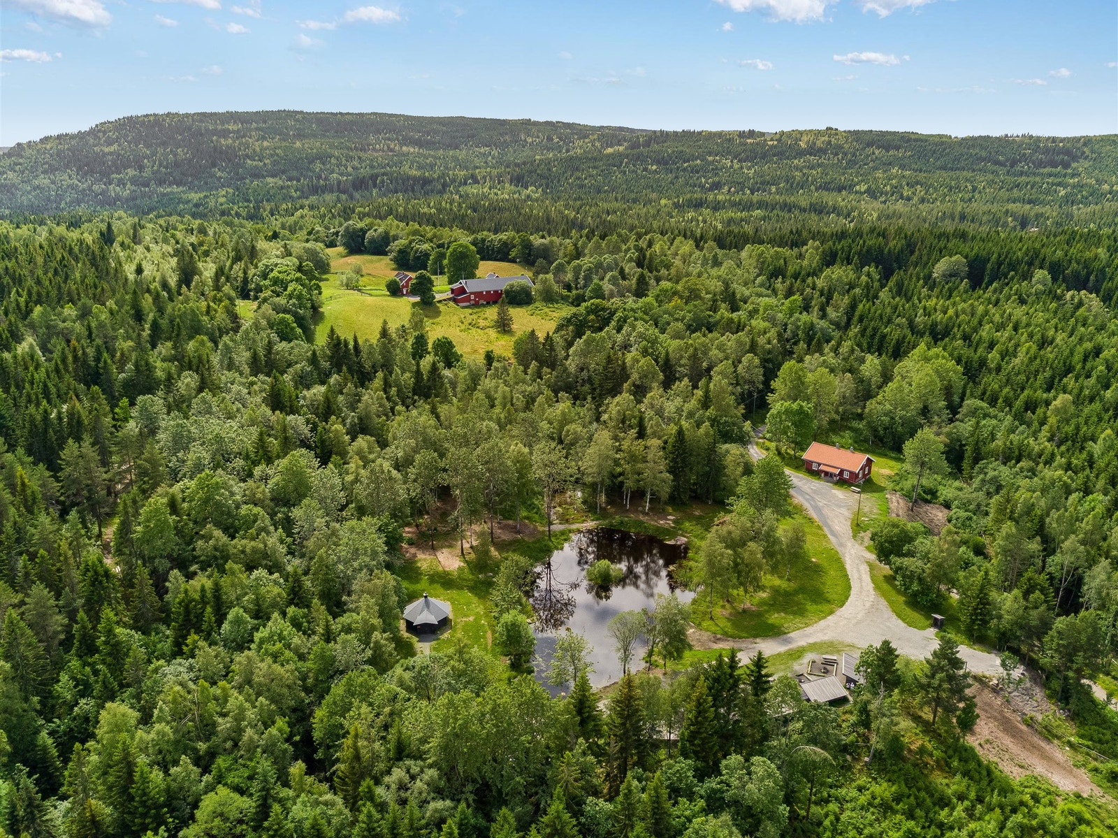 Vestmarka gir milevis med turstier, sykkelruter og skiløyper. Nedre Gupu var opprinnelig husmannsplass ved Gupu gård og er i dag et populært turmål for alle aldre. Galleribilde
