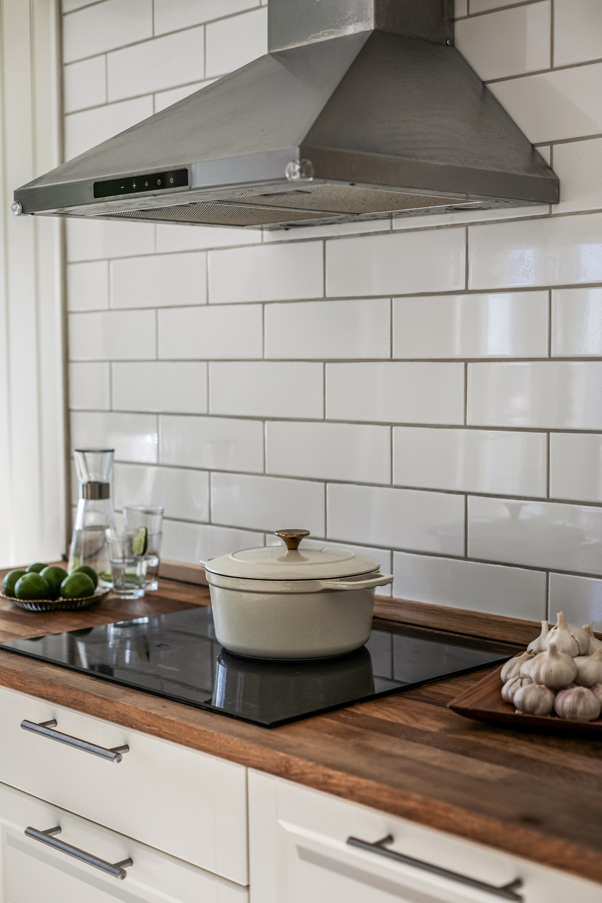 Integrerte hvitevarer med induksjon platetopp fra 2022. Galleribilde