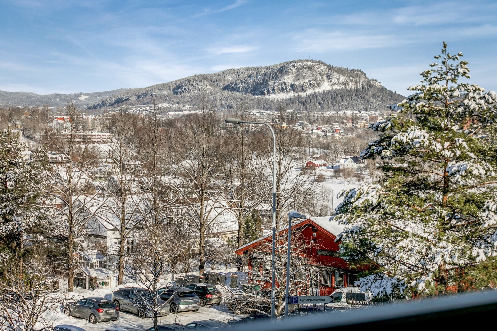 Utsikt mot Kolsåstoppen - et fint turmål med god utsikt utover Bærum og sjøen. Galleribilde