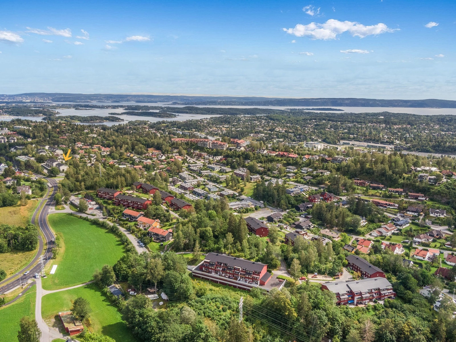 Boligen ligger nær flotte turområder, med gode forbindelser til marka, sjø og populære aktivitetsområder. Galleribilde