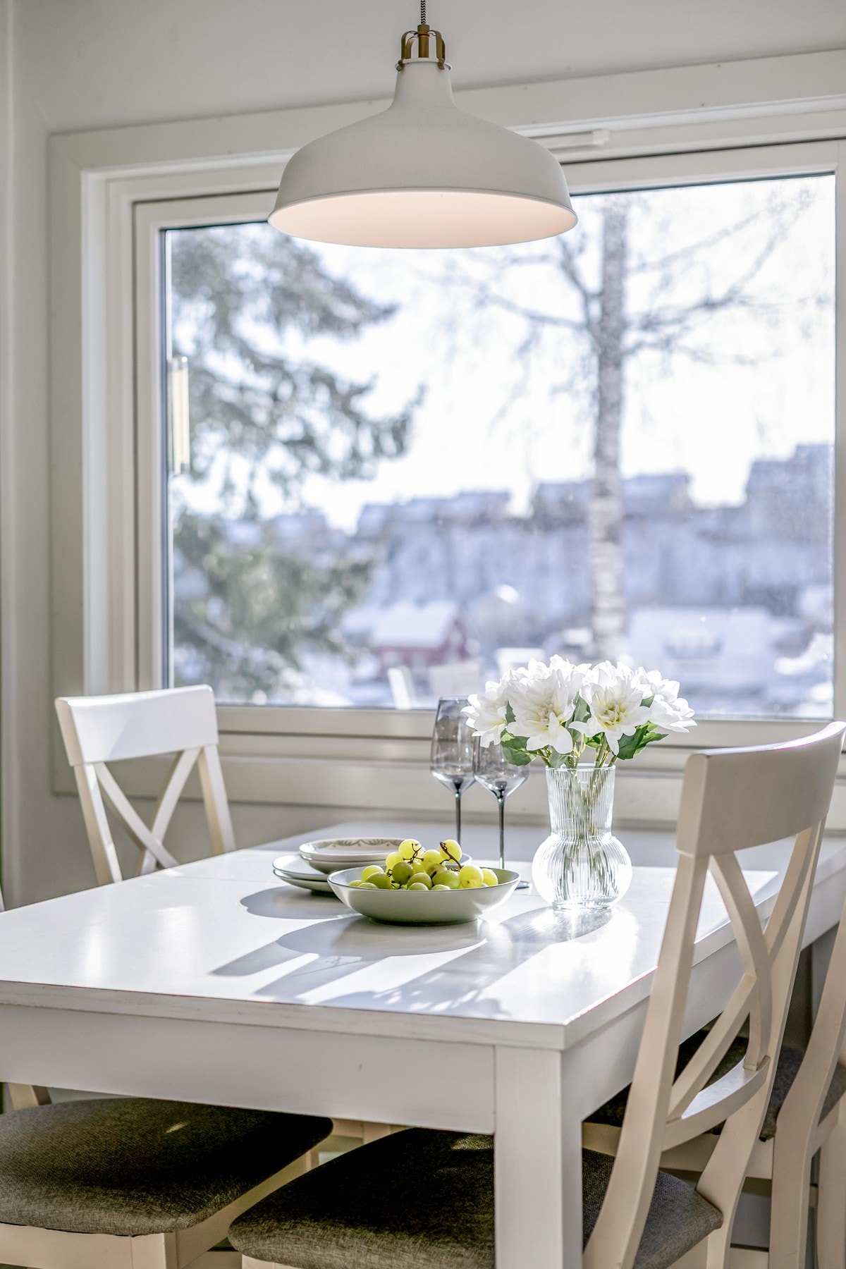 Flott utsikt fra kjøkkenvinduet. Galleribilde