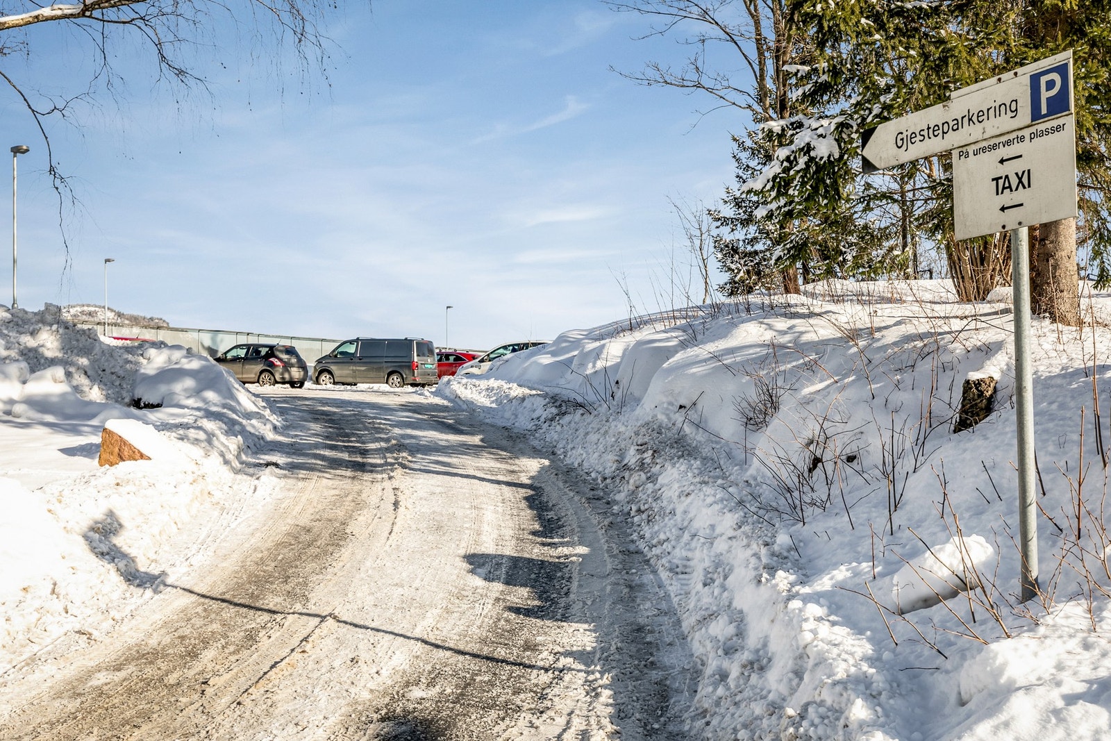Boligsameiet har en stor parkeringsplass som er tilegnet gjester - her kan du parkere bilen på visning. Galleribilde