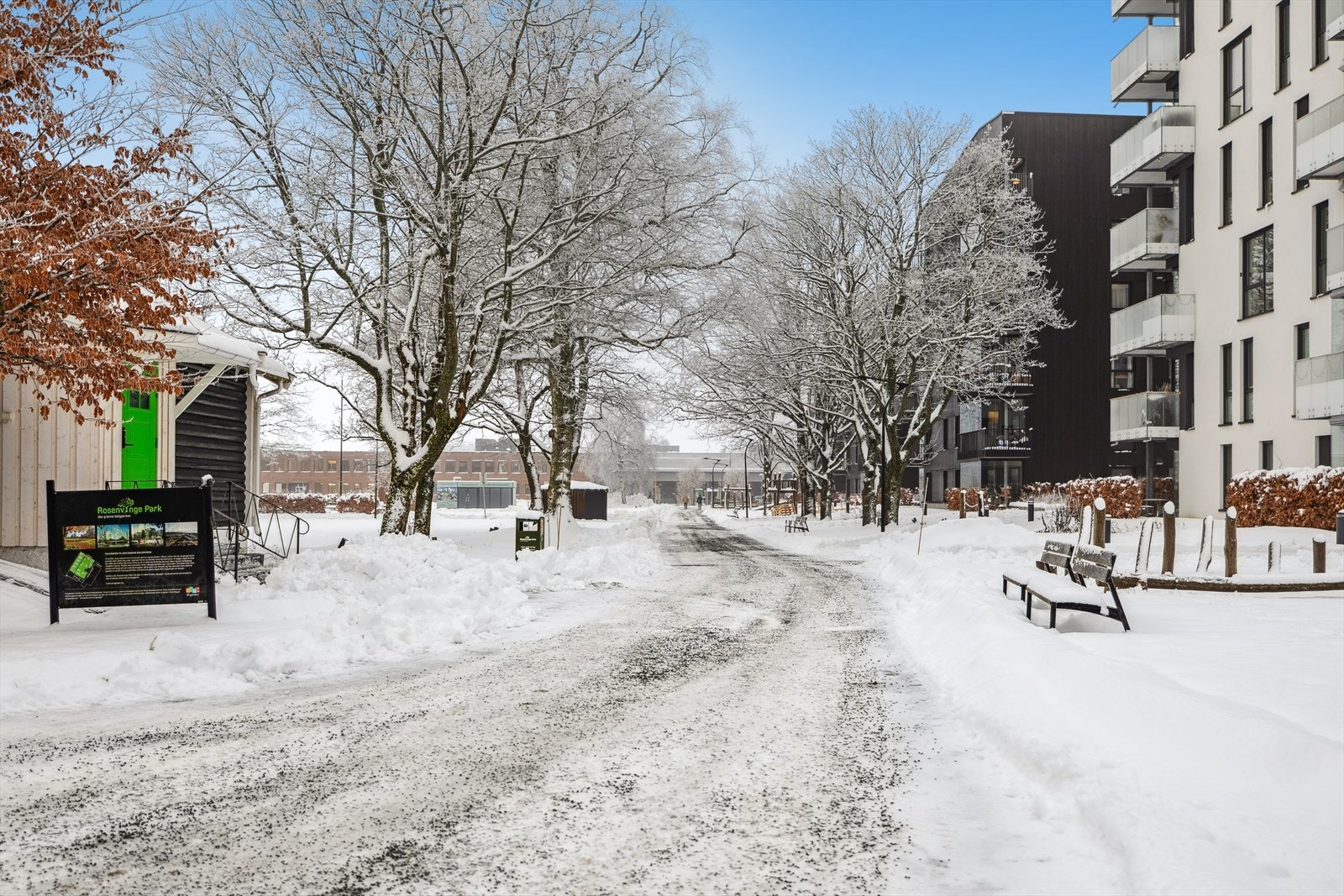 Leilighet er beliggende med alt du måtte trenge i umiddelbar nærhet på Høyda, og Moss sentrum er lett tilgjengelig innenfor behagelig sykkel- og gangavstand. Galleribilde