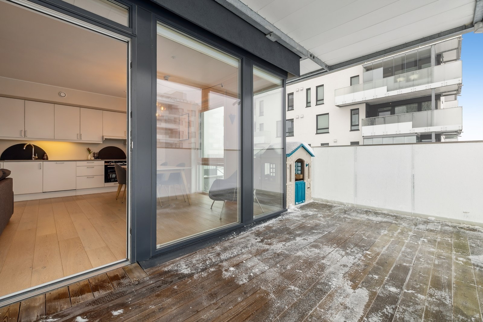 Her er det plass til både hagembøler og grill. Galleribilde