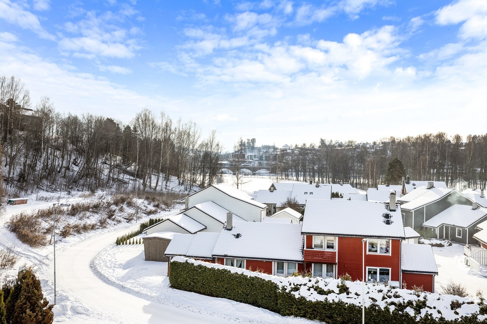 Fra eiendommen er det nydelig utsikt over nærområdet. Galleribilde
