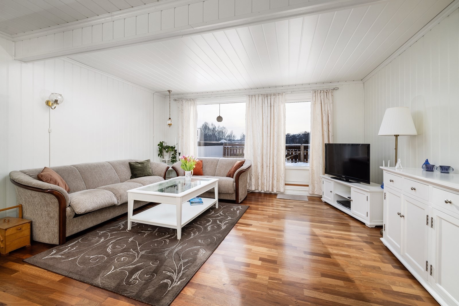 Fra stuen er det direkte utgang til takterrassen via en dør fra 2009. Galleribilde