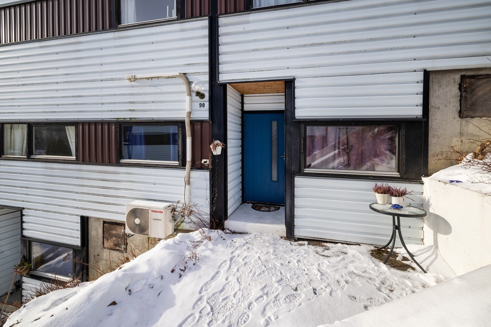 Overbygget inngangsparti - Velkommen til visning. Galleribilde