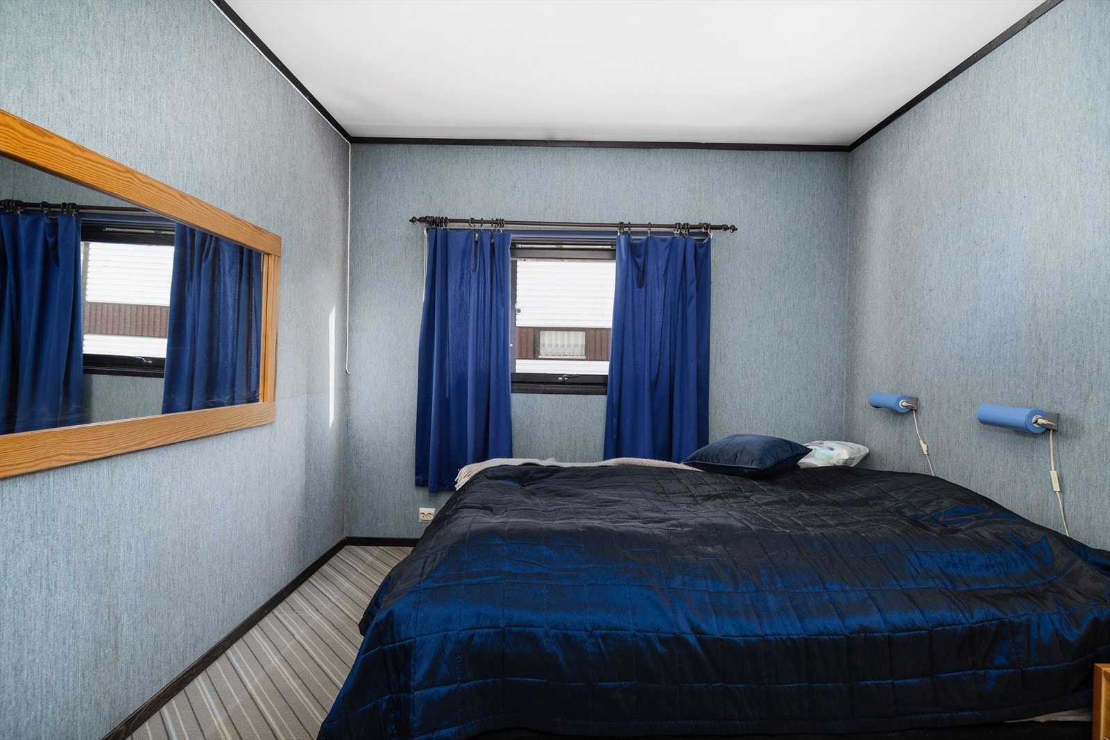 Soverom nr. 2 med malt strie, som gir et nøytralt utgangspunkt for personlig innredning. Galleribilde