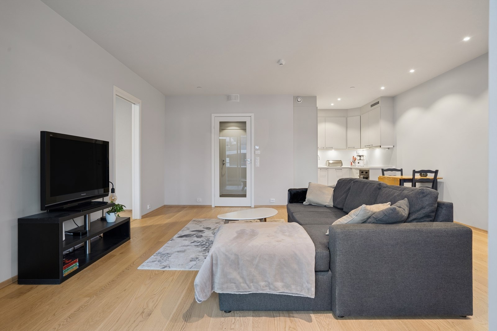 Stor og romslig stue. Galleribilde