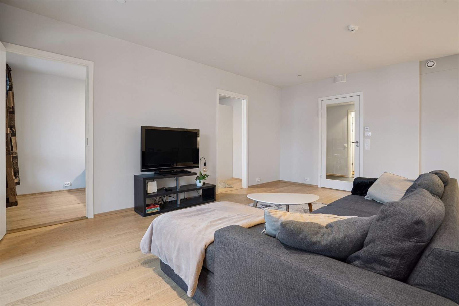 Varme i gulv i entré, stue, kjøkken og bad. Galleribilde