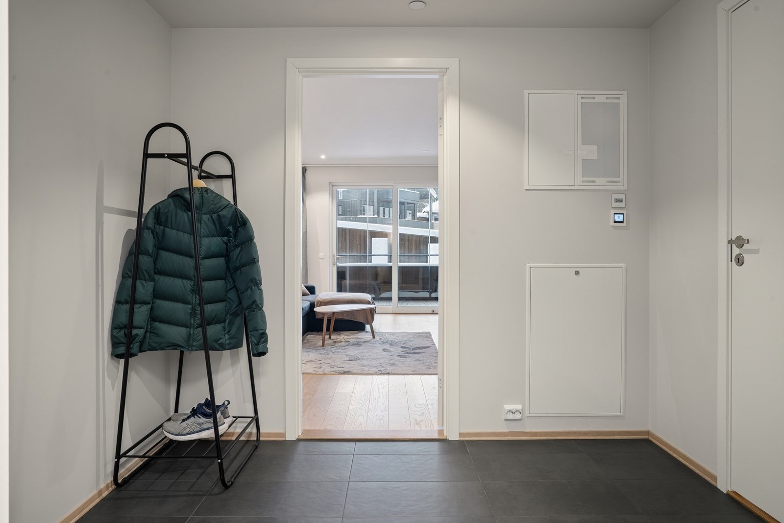 Romslig gang med varme i gulv. Galleribilde