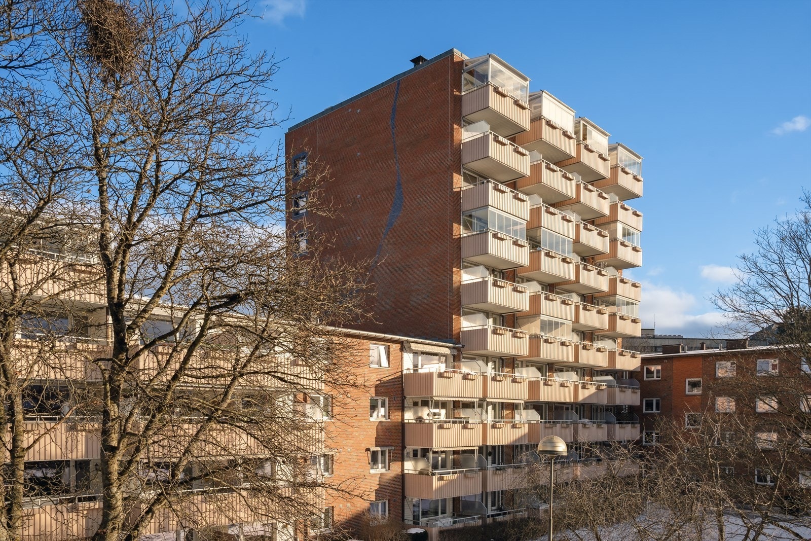 Disen borettslag disponerer et velferdslokale med to oppholdsrom, stort kjøkken med alle fasiliteter, gang og toaletter. Velferdslokalet ligger i kjelleren i Disenveien 37, og ble pusset opp i 2024. Galleribilde