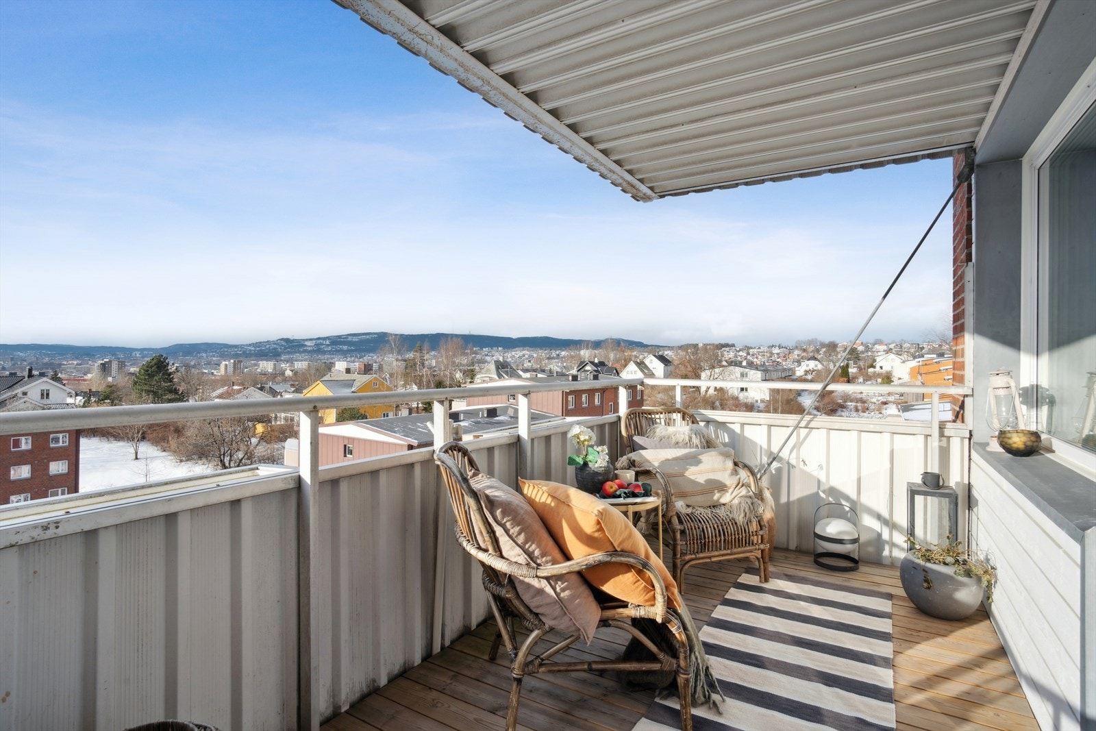 Det er byttet balkongdør og vinduer i regi av borettslaget. Galleribilde