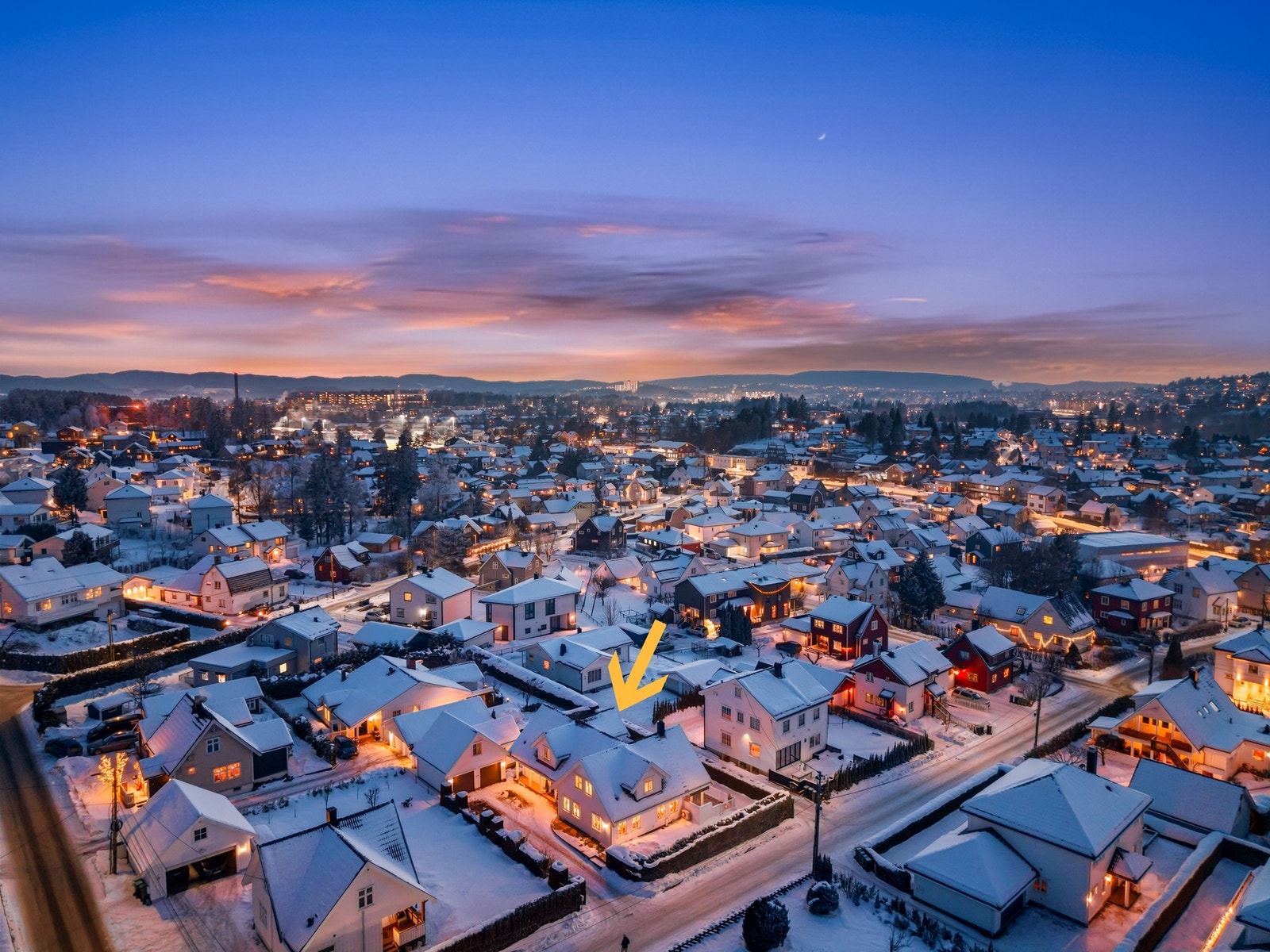 Området har nærhet til skoler, barnehager, offentlig kommunikasjon og et rikt utvalg av servicetilbud, noe som gjør det til et attraktivt sted å bosette seg. Galleribilde