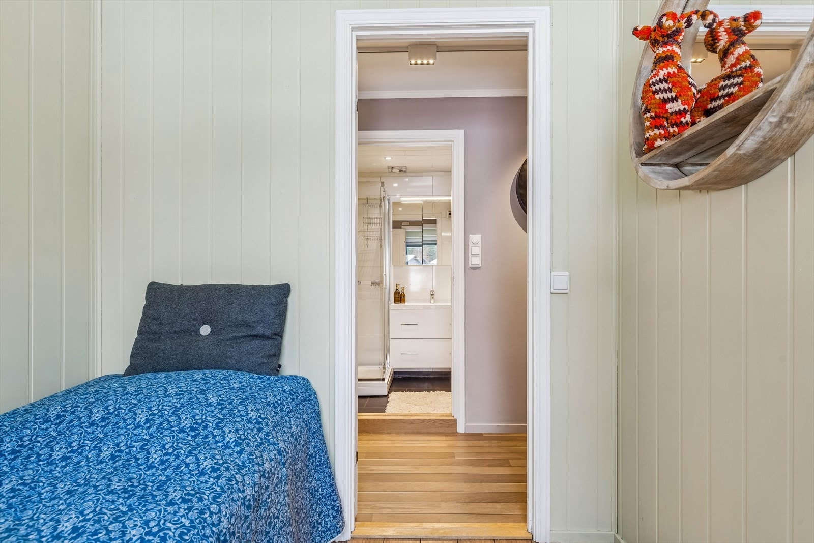 Plassbesparende, innebygd skap. Galleribilde