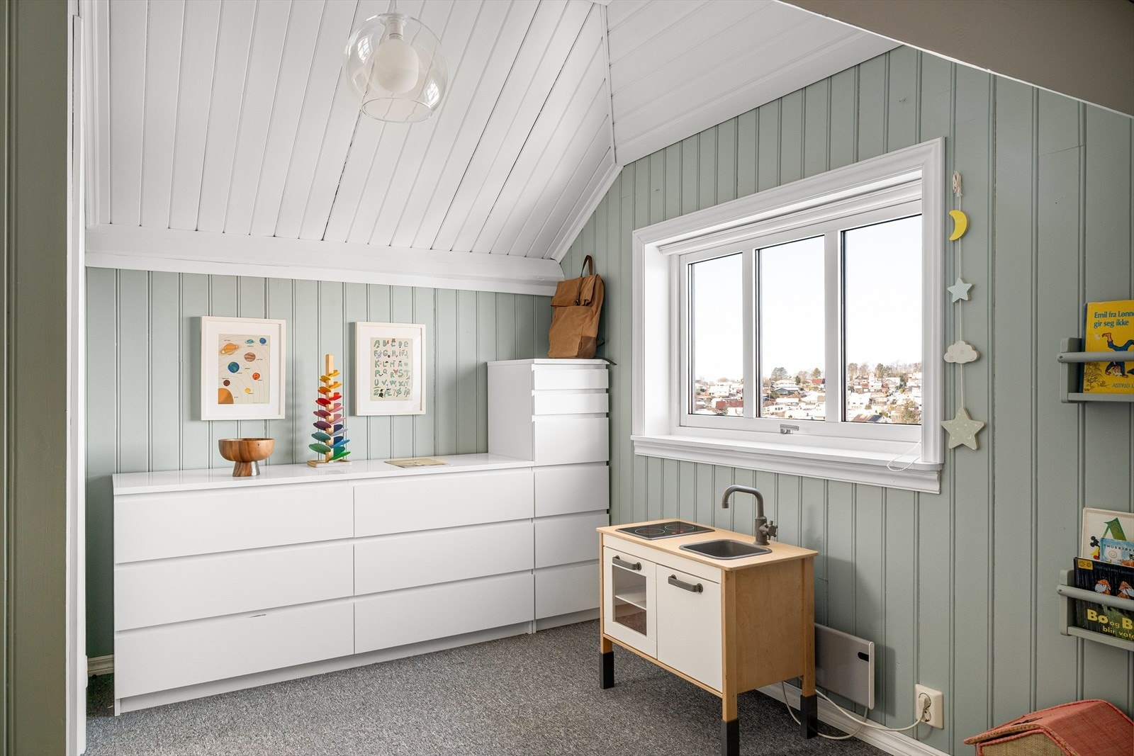 Ett soverom på loftet. Galleribilde