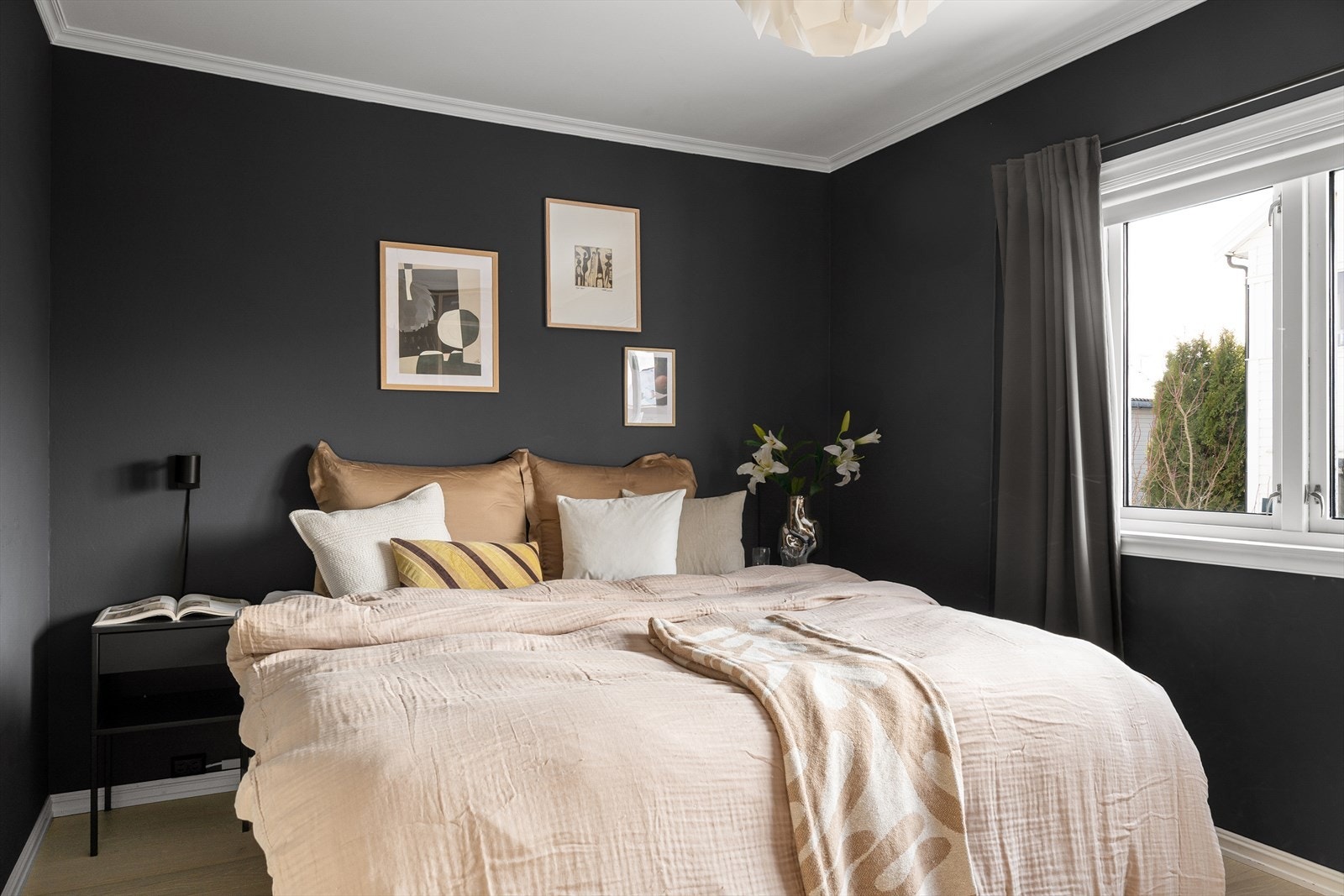 Romslig soverom i 2. etasje. Galleribilde