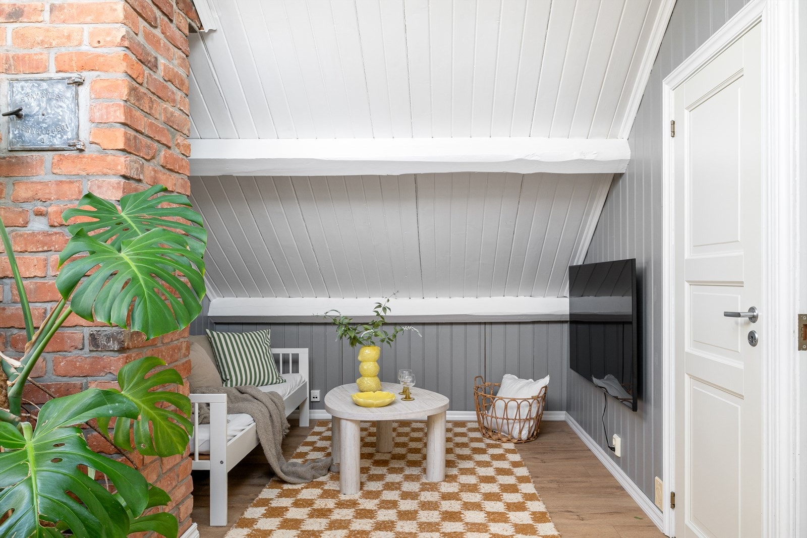 Loftstue med plass til TV-krok. Galleribilde