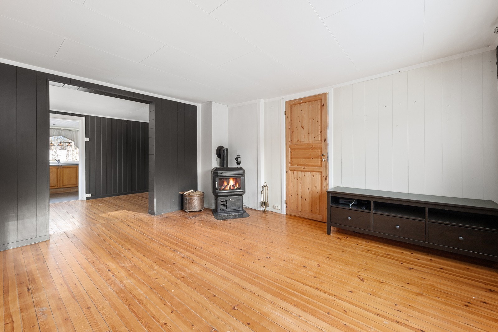 Boligen er brukspreget og vil ha behov for vedlikehold og oppgraderinger. Galleribilde