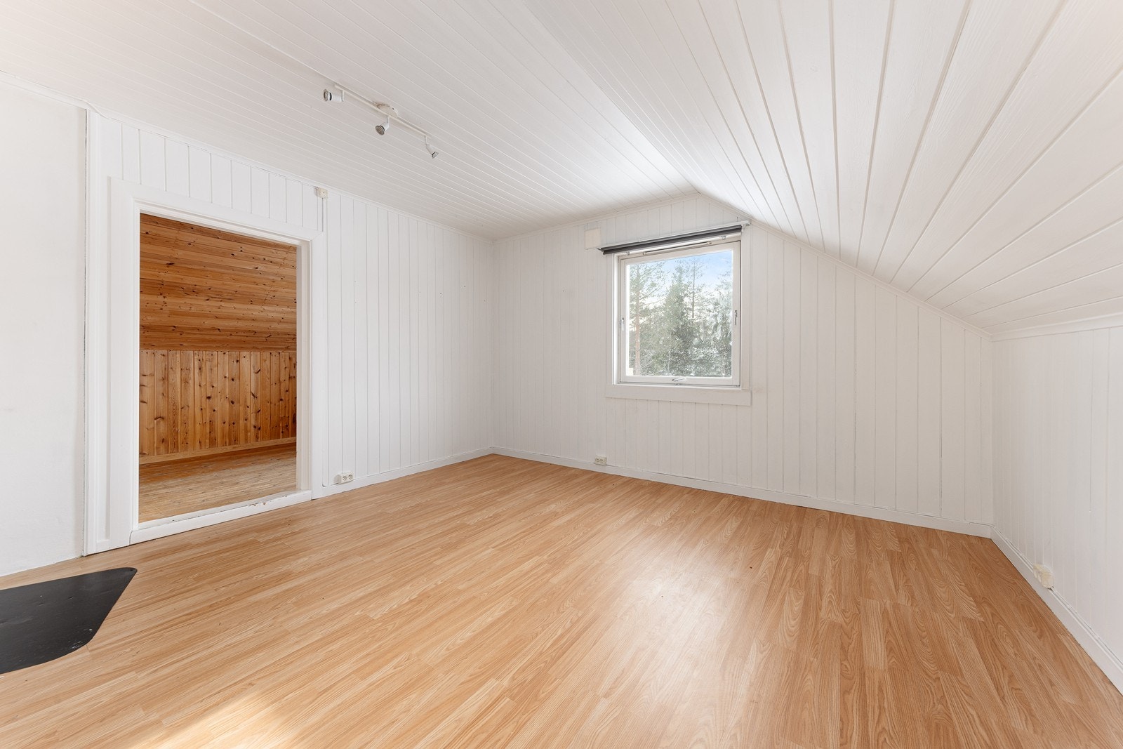 Soverom 2 med tilstøtende bod. Galleribilde