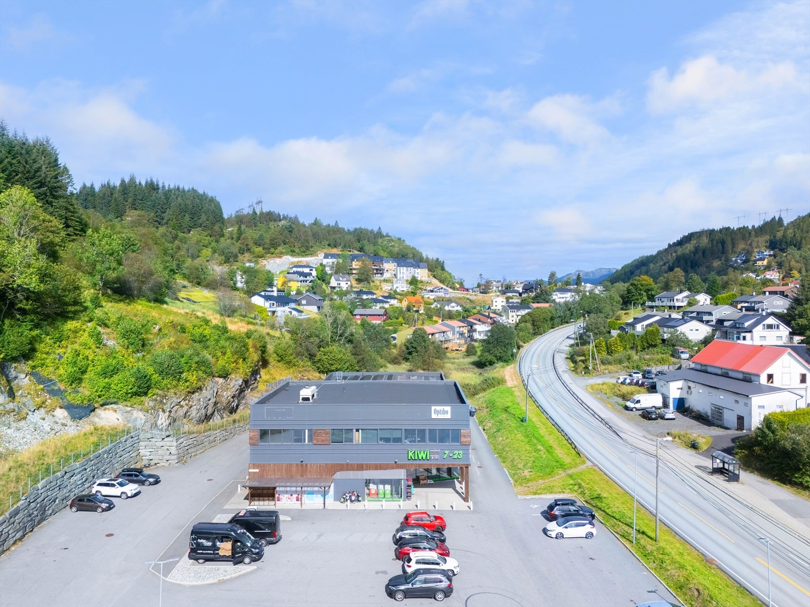 KiWi matbutikk ligger en liten spasertur fra leiligheten. Galleribilde