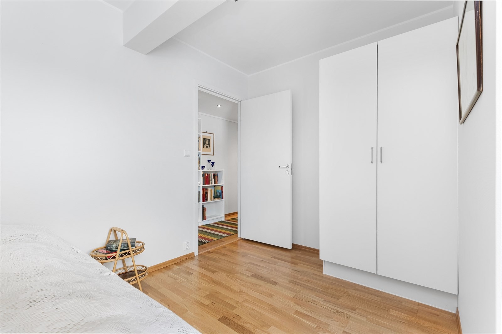 Skapplass på soverom 2. Galleribilde