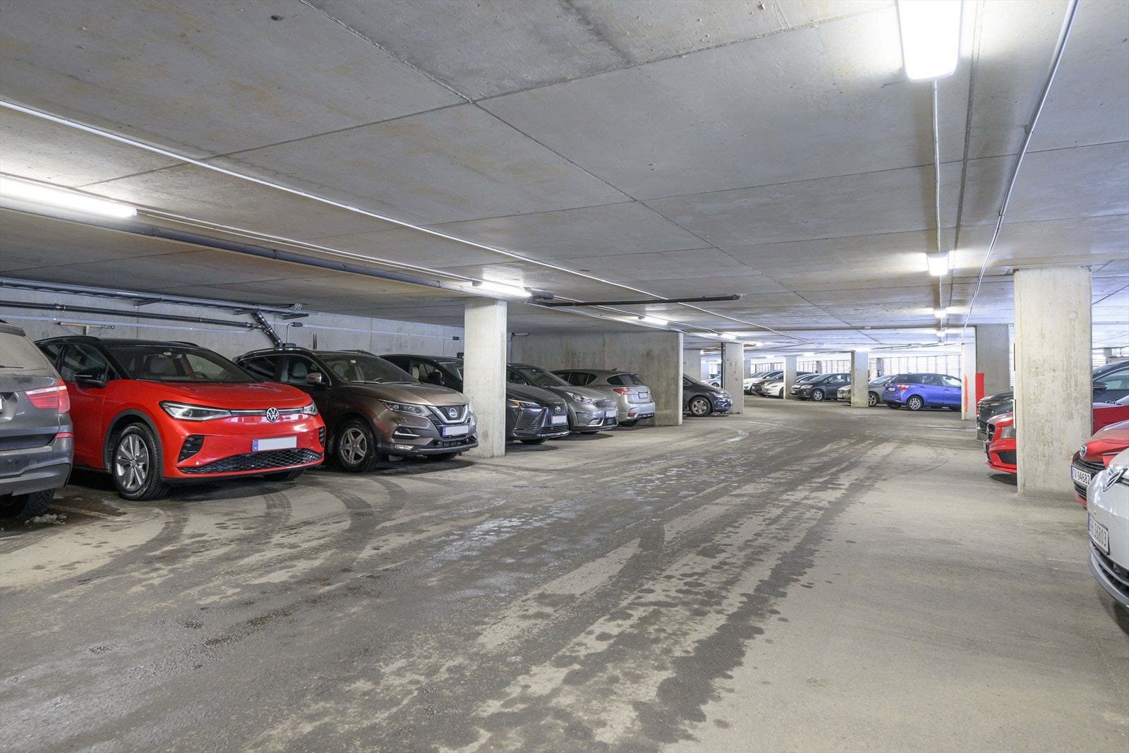 En garasjeplass i felles anlegg medfølger leiligheten. Galleribilde