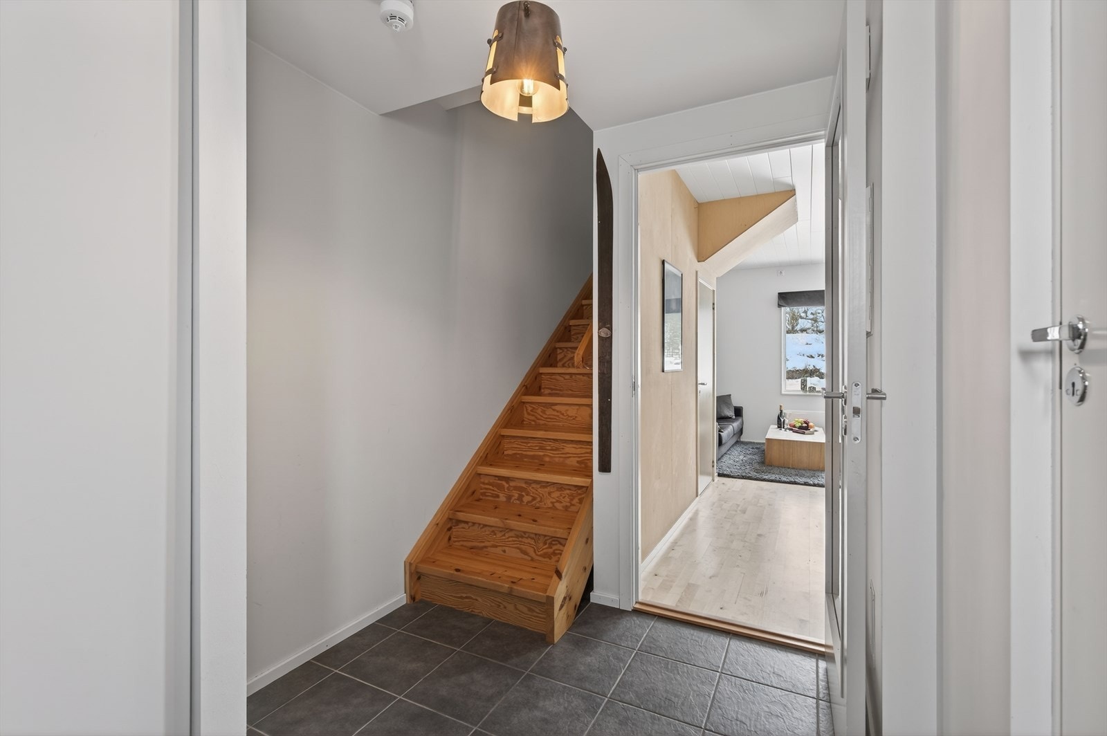 Trapp til 2. etasje fra gang Galleribilde