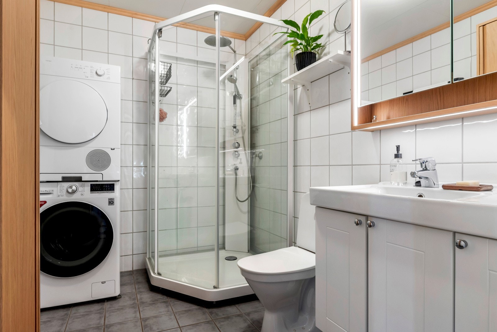 Flislagt bad med gulvvarme. Galleribilde