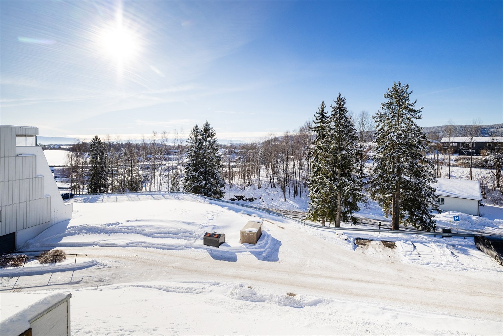 Her bor du i trygge omgivelser, her er kort og trygg vei til skoler. Galleribilde