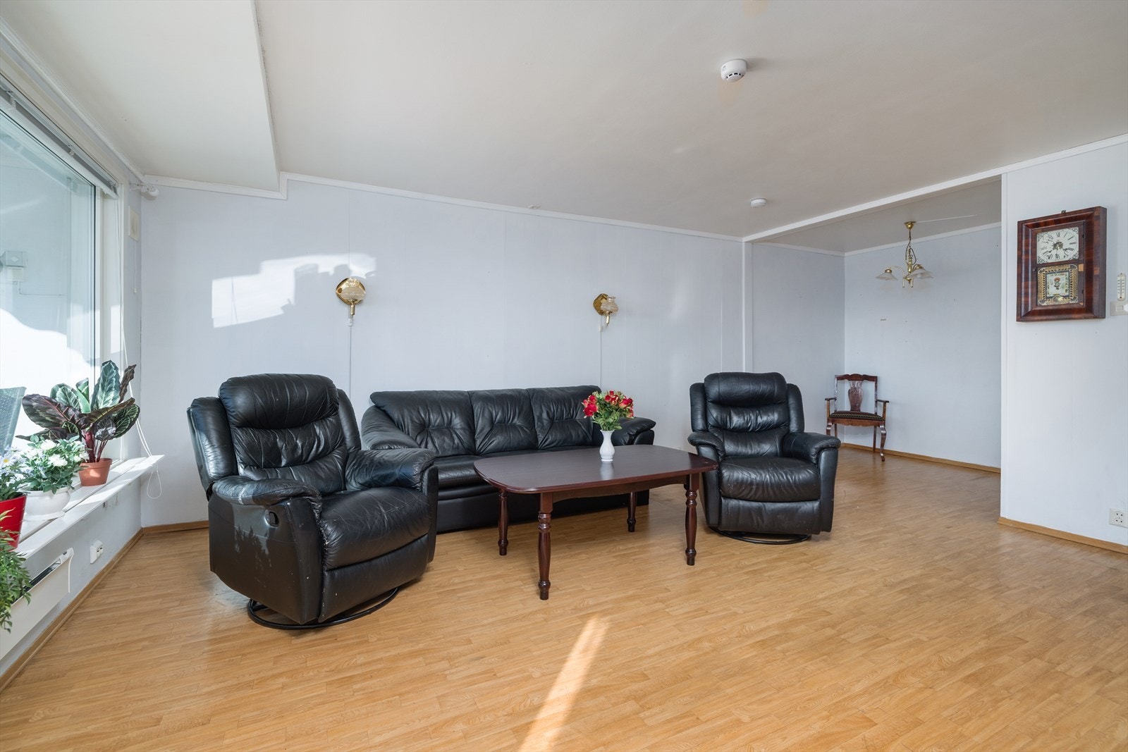 Stuen er utvidet ved at en tidligere bod er innlemmet, noe som gir ekstra god plass. Galleribilde