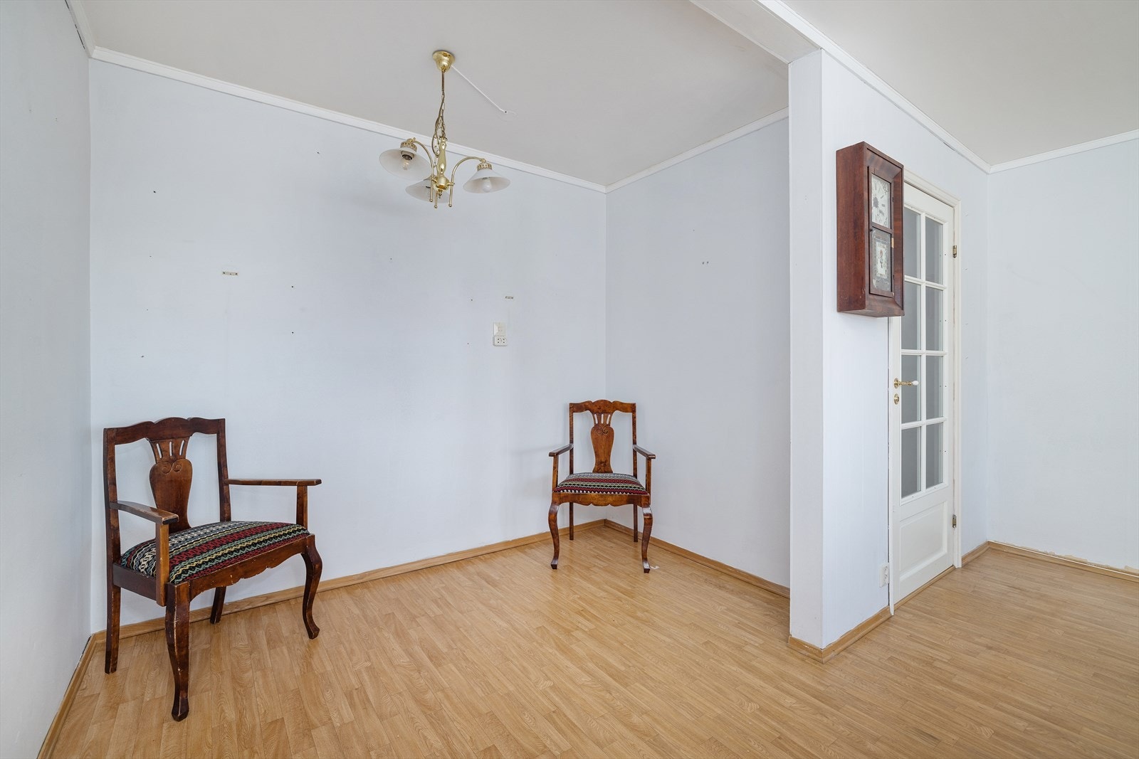 Den fleksible planløsningen gir gode møbleringsmuligheter for både sofagruppe og spisebord. Galleribilde