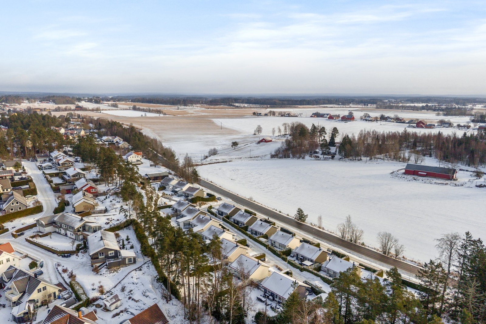 Kort vei til fine turområder, skole, barnehage og mer! Galleribilde