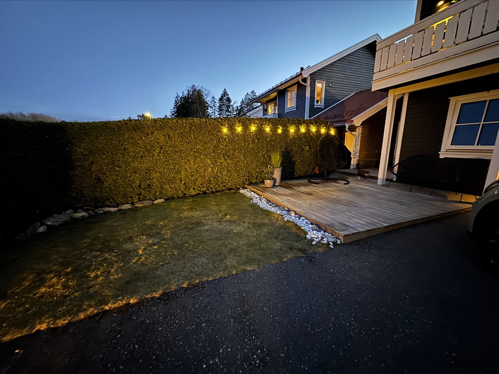 Så snart snøen smelter bort blir uteplassen noe eget (Selgers privatfoto) Galleribilde