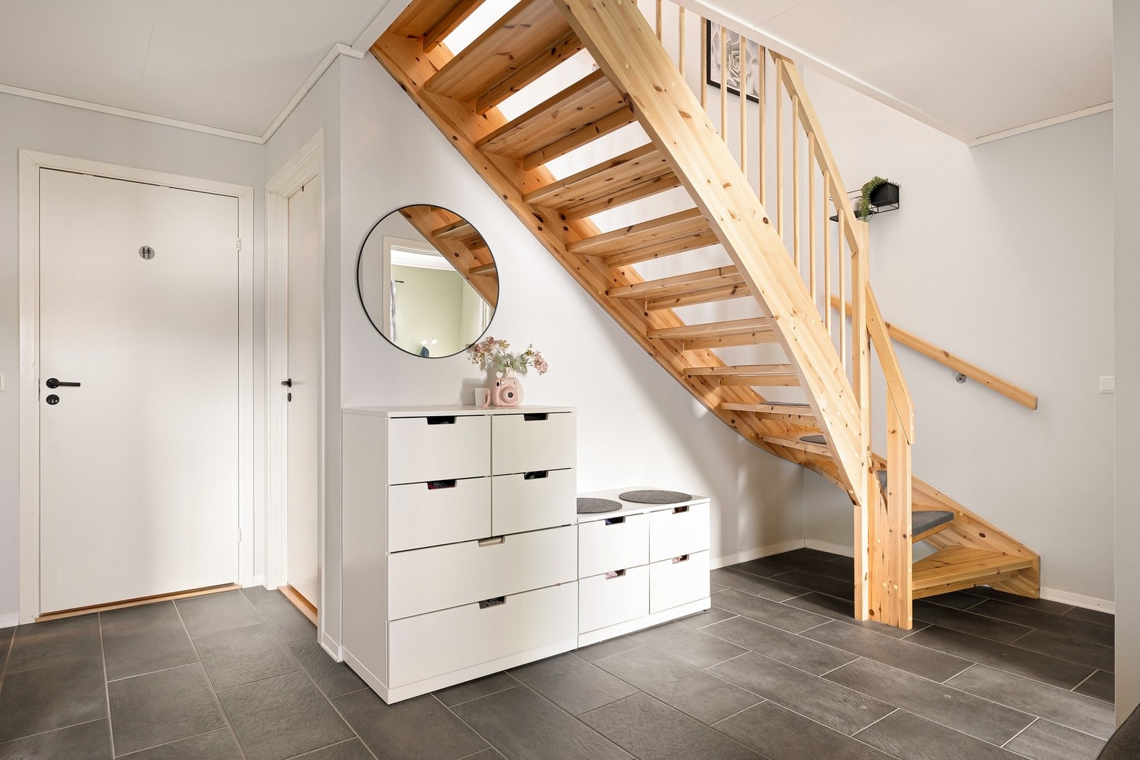 I gangen er det plass til møblement om du ønsker Galleribilde