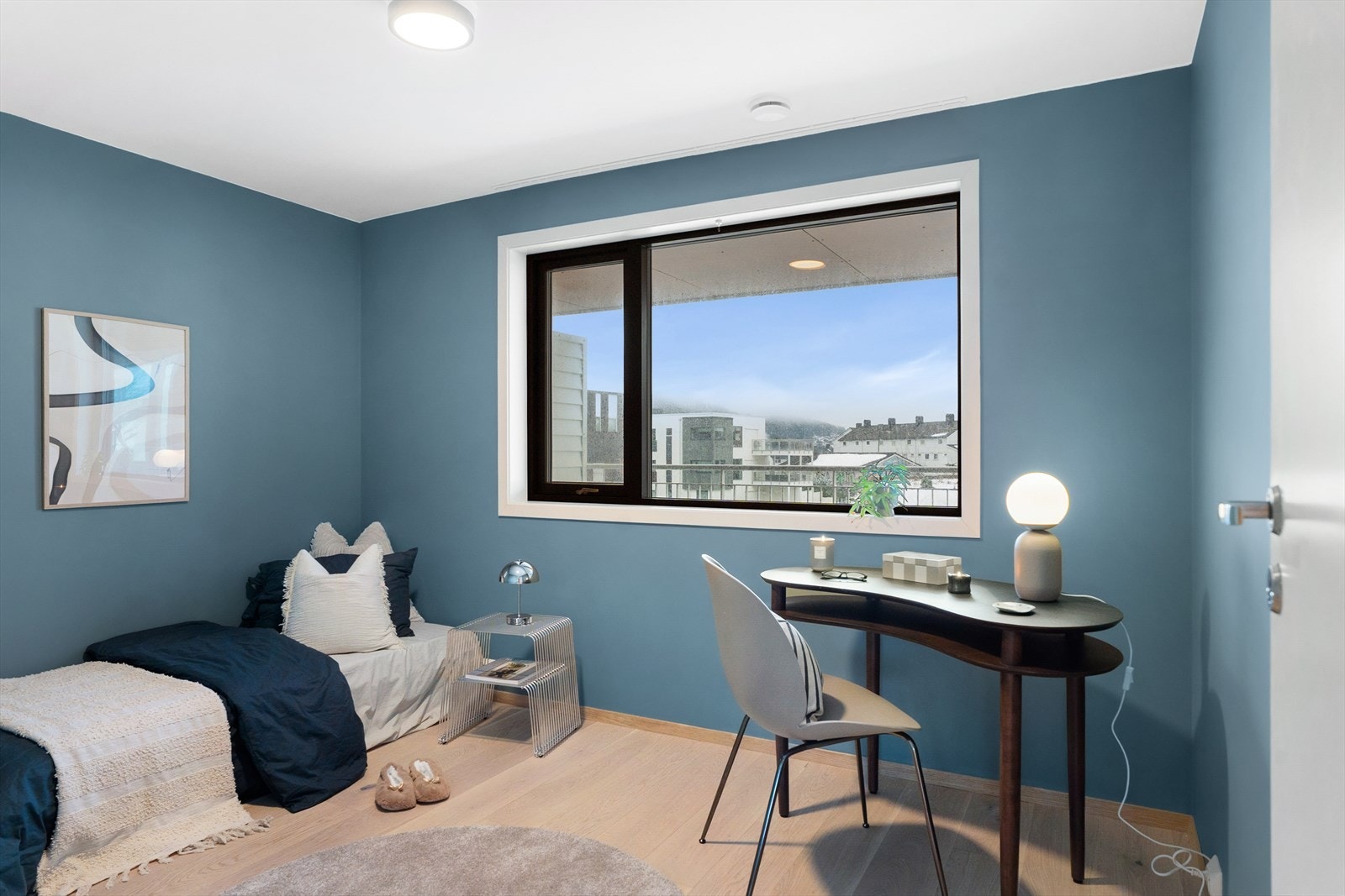 Soverom nr. 2 egner seg ypperlig som barnerom, kontor eller gjesterom. Galleribilde