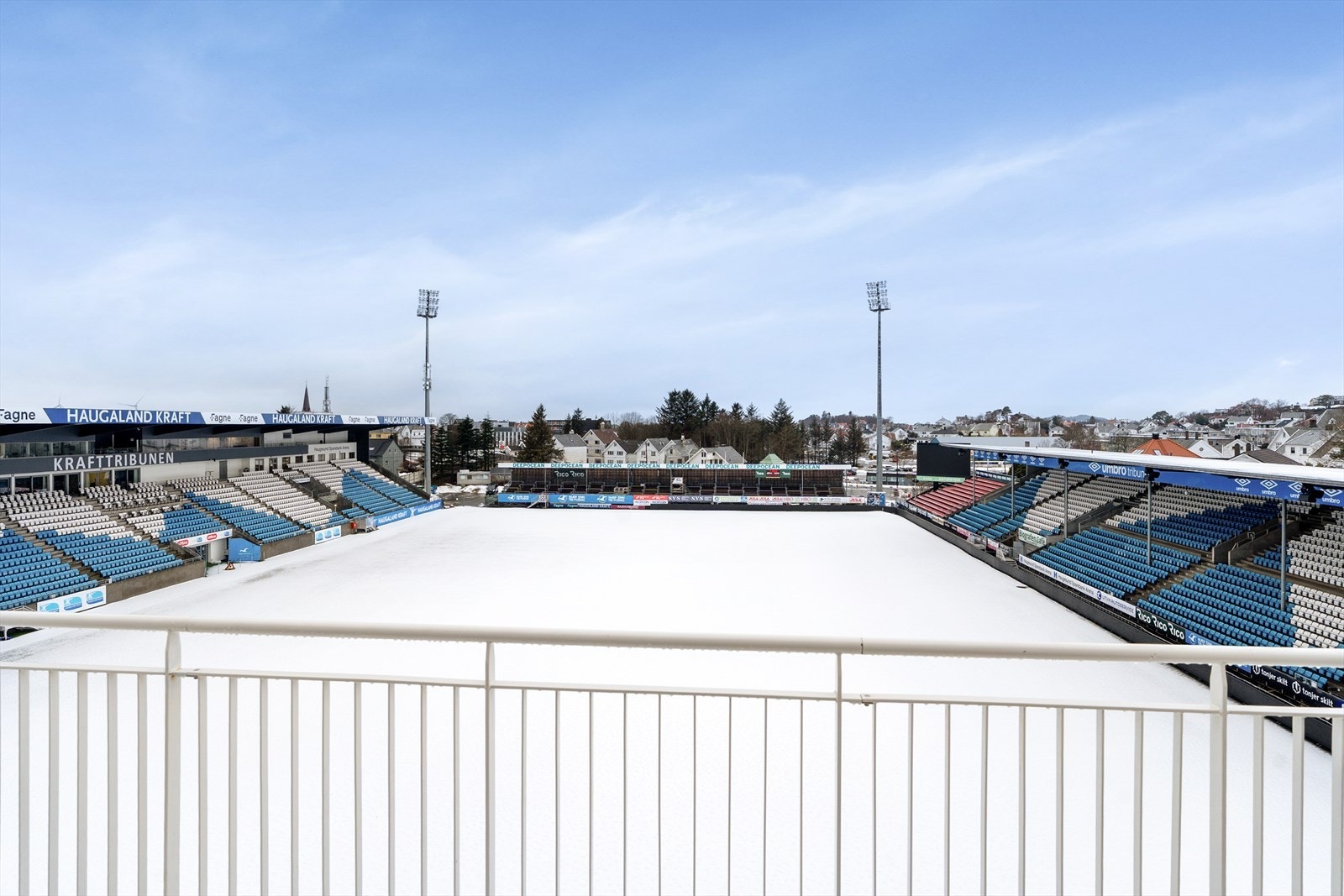 Legendarisk utsikt mot fotballbanen. Her kan dere regne med god underholdning flere helger i året! Galleribilde