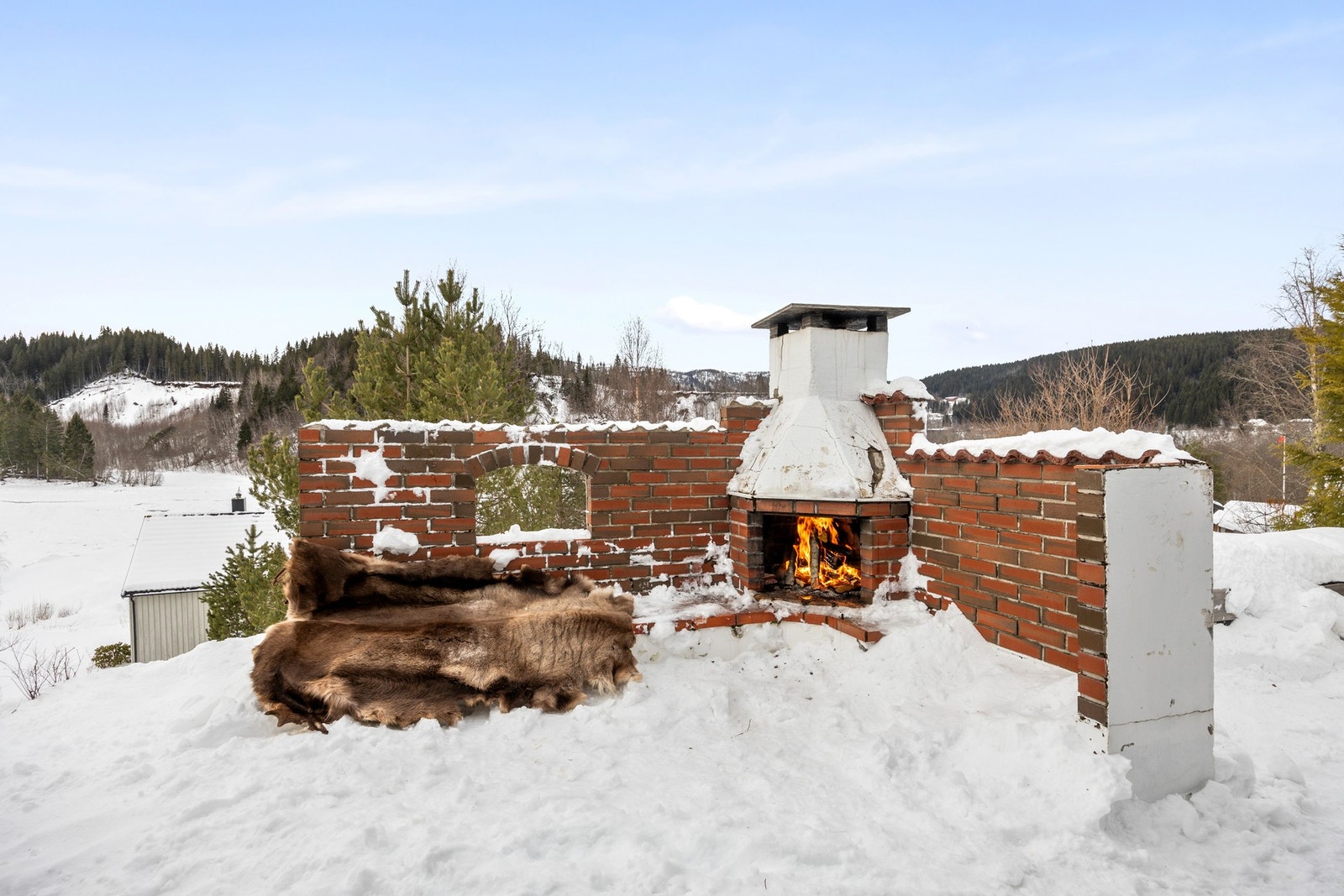 Trivelig sone med peis Galleribilde