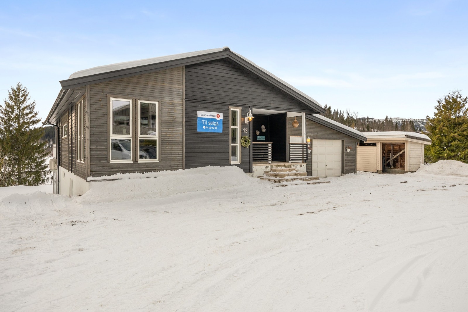 Velkommen til Nausthaugen 13, presentert av EiendomsMegler 1 v/ Jim Håkon Ryan Karlsen. Foto: ELW media (Espen Wåde) Galleribilde