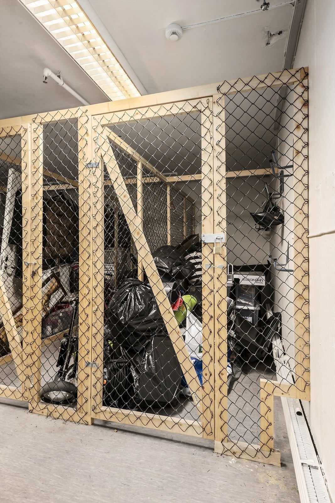 Nettingbod på ca. 5m2 i kjeller. Galleribilde